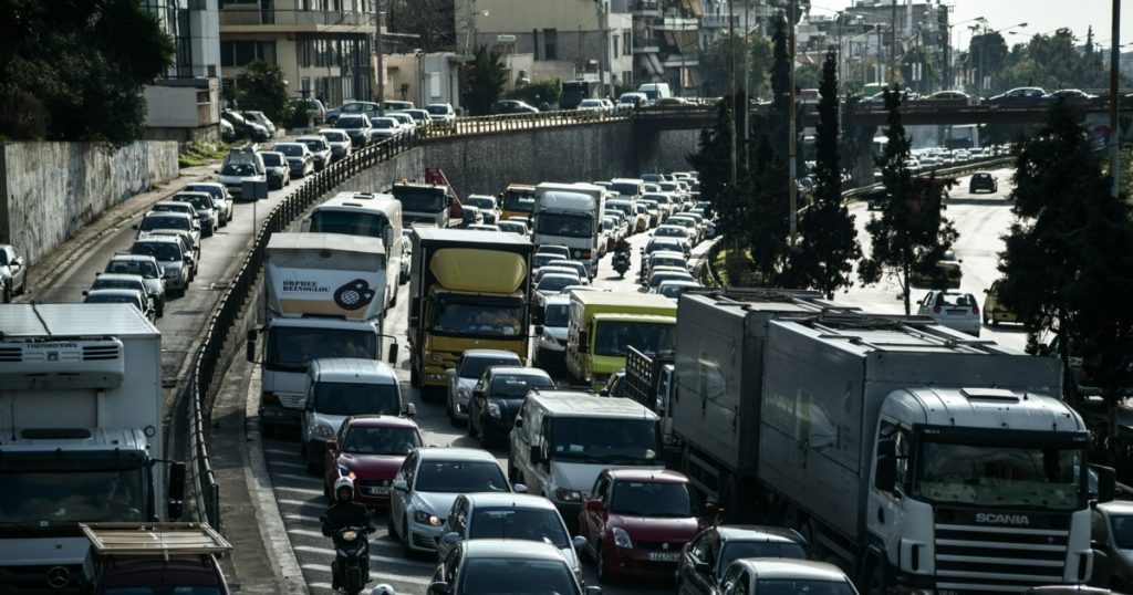 Κίνηση στους δρόμους: Μποτιλιάρισμα χιλιομέτρων στην Κατεχάκη λόγω ακινητοποιημένου οχήματος