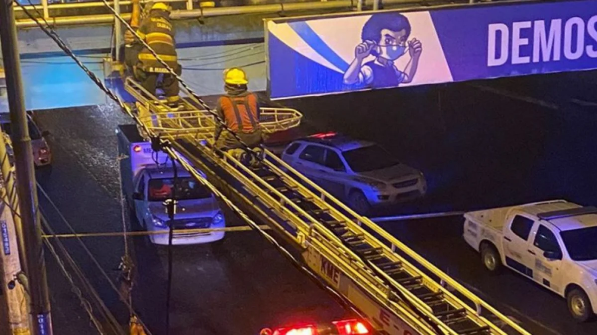 Ισημερινός: Αποκεφαλισμένα πτώματα βρέθηκαν κρεμασμένα από γέφυρα (βίντεο)