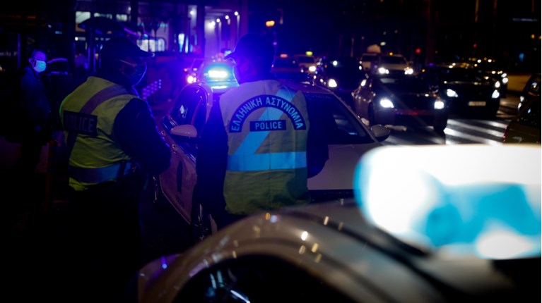 Άγιος Δημήτριος: Συμμορία κοριτσιών ξυλοκόπησε και έστειλε στο νοσοκομείο 15χρονη και τον αδερφό της