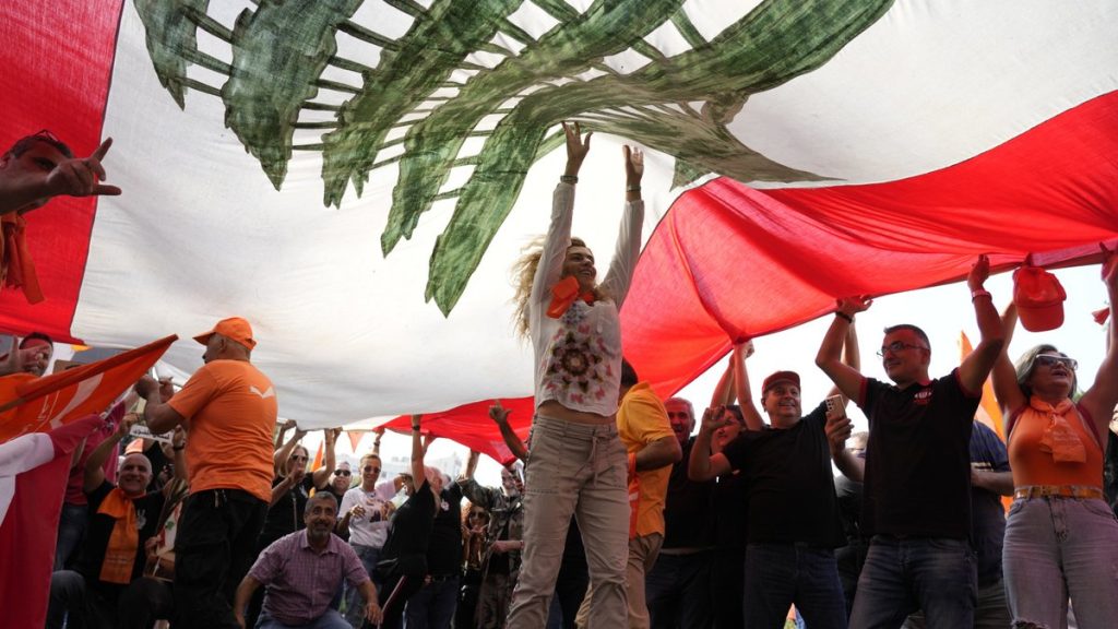 Λίβανος: Χωρίς πρόεδρο από σήμερα η χώρα – Αναλαμβάνει υπηρεσιακή κυβέρνηση