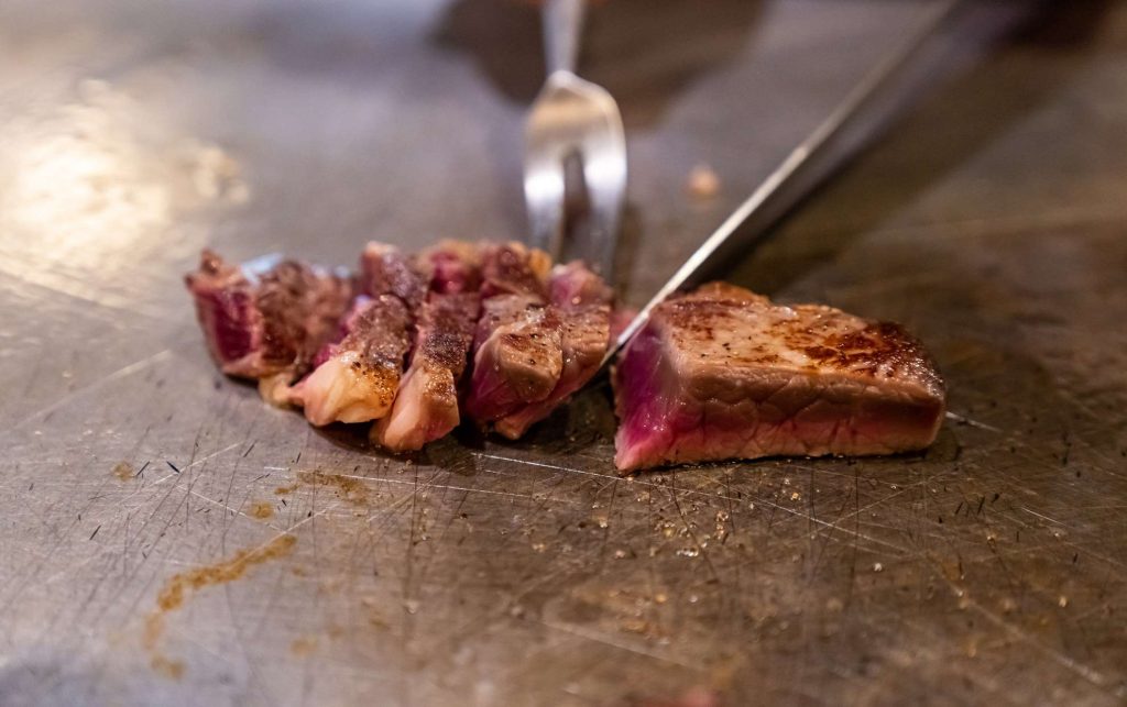 Έρευνα: Το 73% των Ελλήνων καταναλώνει μέχρι και 3,3 κιλά κρέας το μήνα