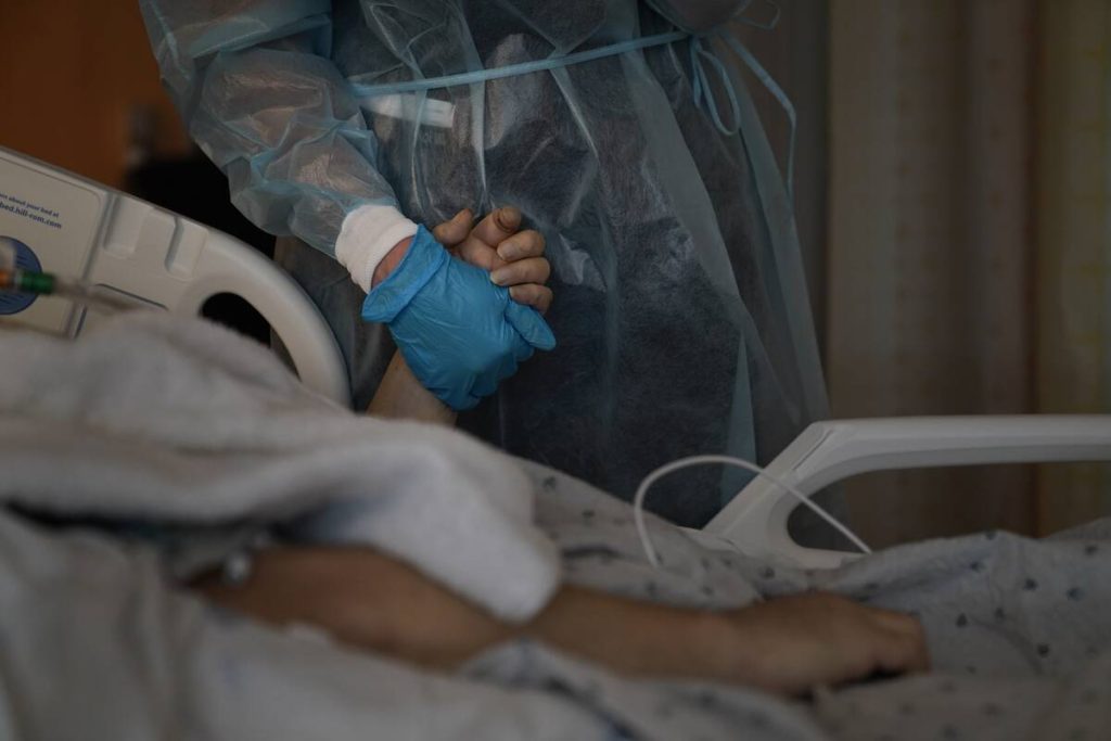 TikTok: Νοσοκόμα αποκαλύπτει τι βλέπουν οι άνθρωποι πριν πεθάνουν