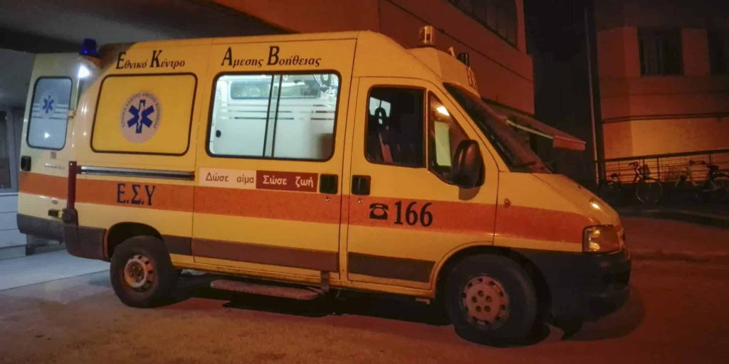 Τροχαίο ατύχημα στη Θεσσαλονίκη: Μηχανή παρέσυρε πεζό – Δύο τραυματίες