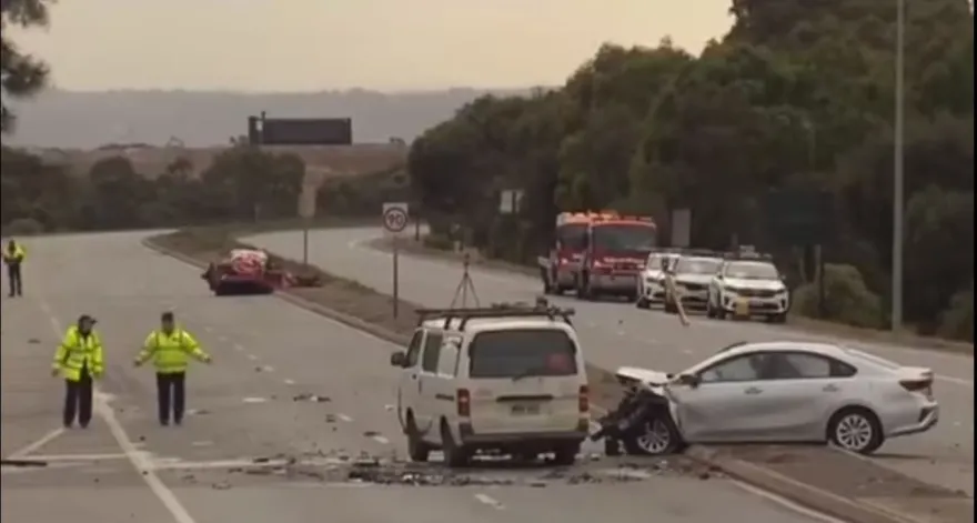 Αδελαΐδα: Ηθοποιός σκοτώθηκε σε τροχαίο μπροστά στη δίδυμη αδελφή της – Εξαφανίστηκε η γυναίκα που τους τράκαρε