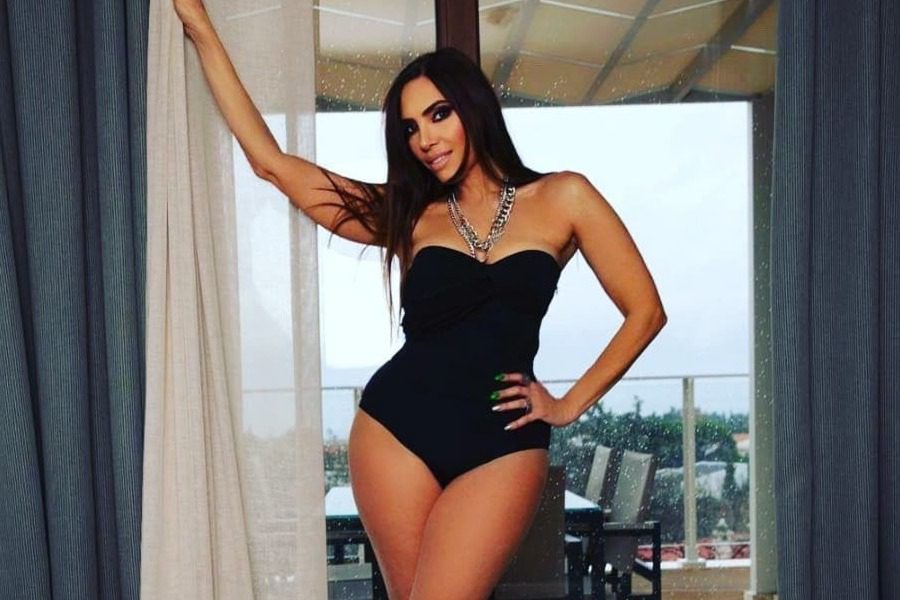 Μάγκυ Χαραλαμπίδου: «Γκρέμισε» το Instagram με τις ολόγυμνες φωτογραφίες της μπροστά στον καθρέφτη