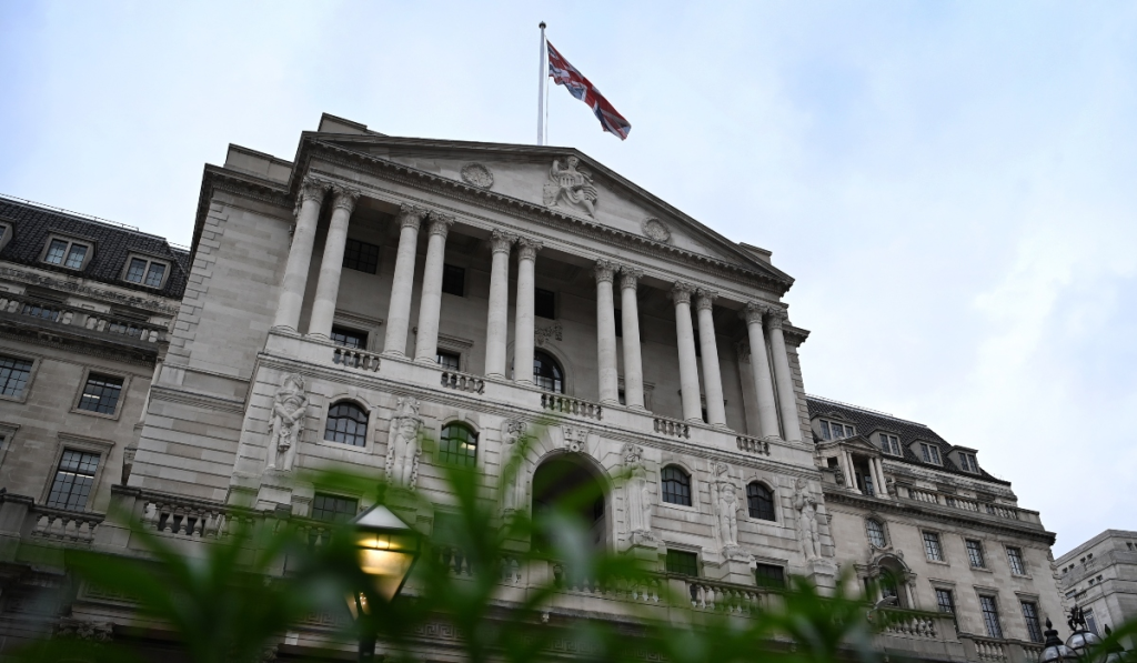 Τράπεζα της Αγγλίας: Δραματική πρόβλεψη για την πιο παρατεταμένη ύφεση από το 1920 – Αύξησε τα επιτόκια