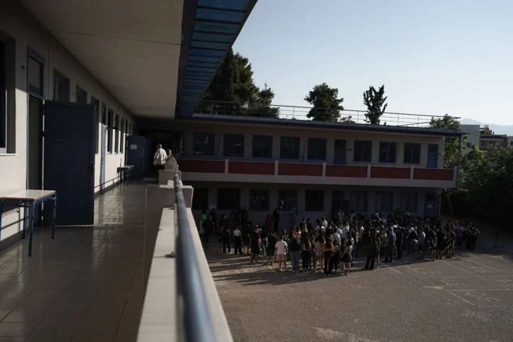 Πάτρα: Επιδειξίας αυνανιζόταν μπροστά σε μαθητές Δημοτικού σχολείου (φωτο)