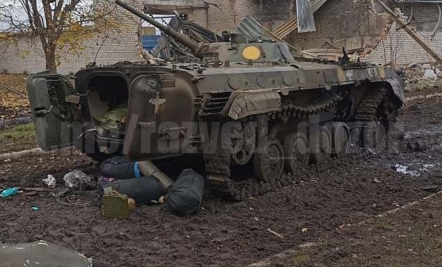 Με το ελληνικό εθνόσημο επάνω καίγονται «σαν λαμπάδες» στην ουκρανική πεδιάδα τα «ελληνικά» ΤΟΜΑ BMP-1