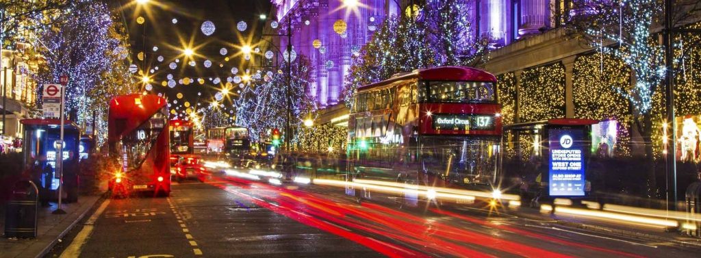 Λονδίνο: «Τέλος» οι λαμπεροί στολισμοί σήμα κατατεθέν των Χριστουγέννων