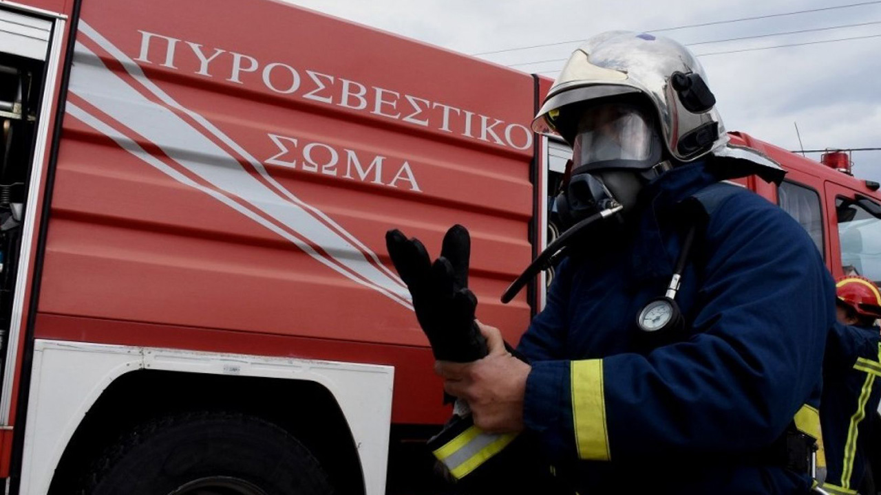 Αθήνα: Φωτιά στο κέντρο κοντά στο Εθνικό Θέατρο