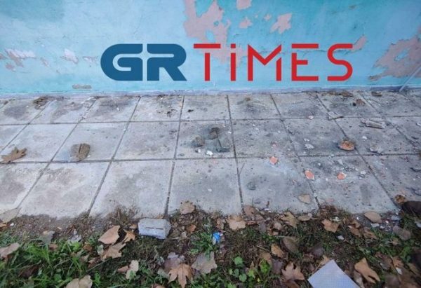 Θεσσαλονίκη: Σε άθλιες συνθήκες κάνουν μάθημα τα παιδιά – Πέφτουν σοβάδες από τους τοίχους