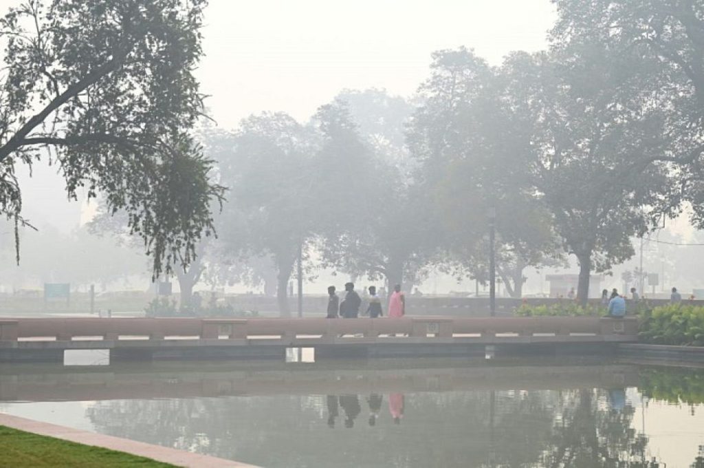 Ινδία: Κλείνουν τα σχολεία στο Νέο Δελχί λόγω του «επικίνδυνου» επιπέδου της ατμοσφαιρικής ρύπανσης
