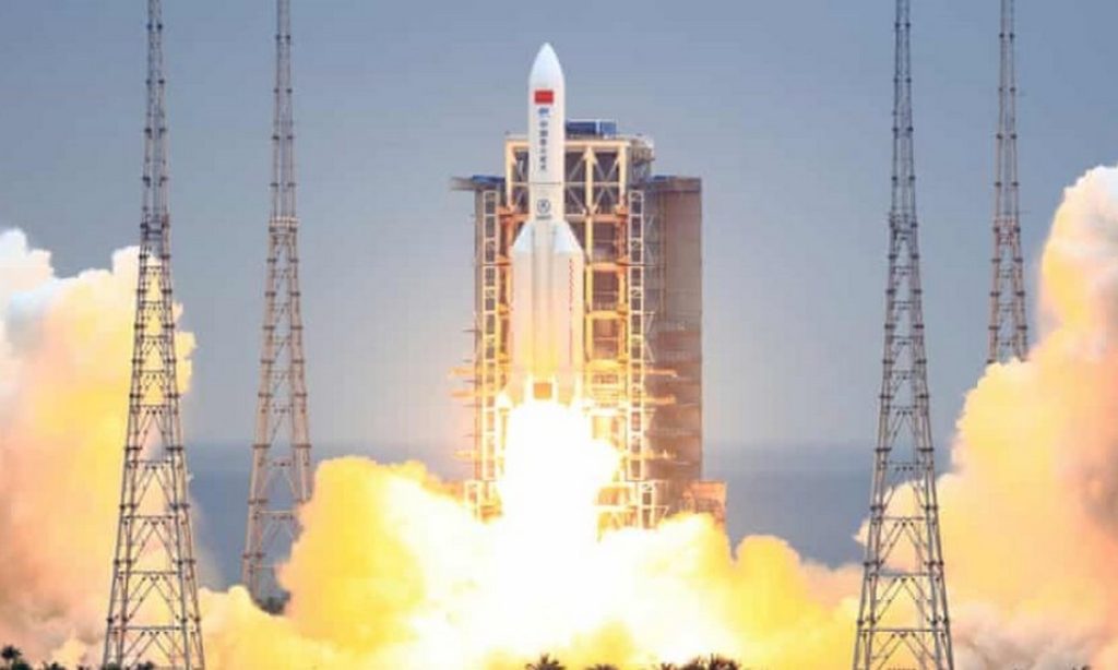 «Τζάμπα» ο συναγερμός: Ο κινεζικός πύραυλος έπεσε τελικά στον Ειρηνικό Ωκεανό