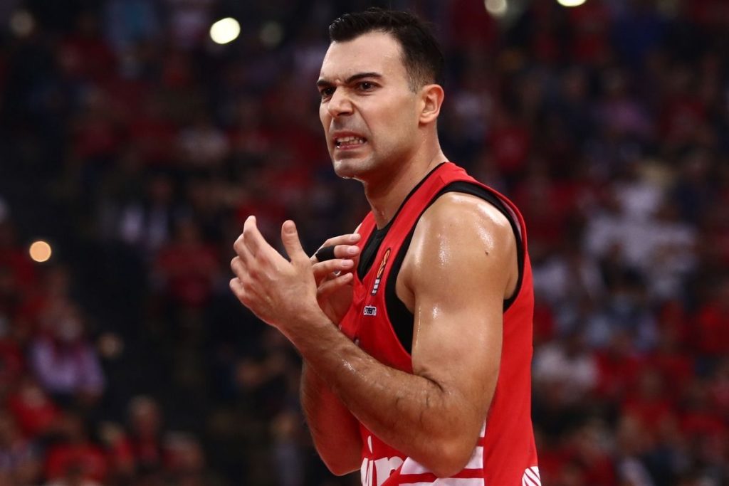 Euroleague: Έβγαλε… τα μάτια του στο τέλος ο Ολυμπιακός – Ήττα στις λεπτομέρειες από τη Βαλένθια στο ΣΕΦ (82-83)