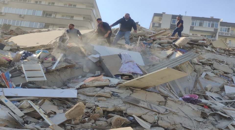 Τουρκία: Ισχυρός σεισμός 4,9 Ρίχτερ «ταρακούνησε» τη Σμύρνη – Τρεις τραυματίες
