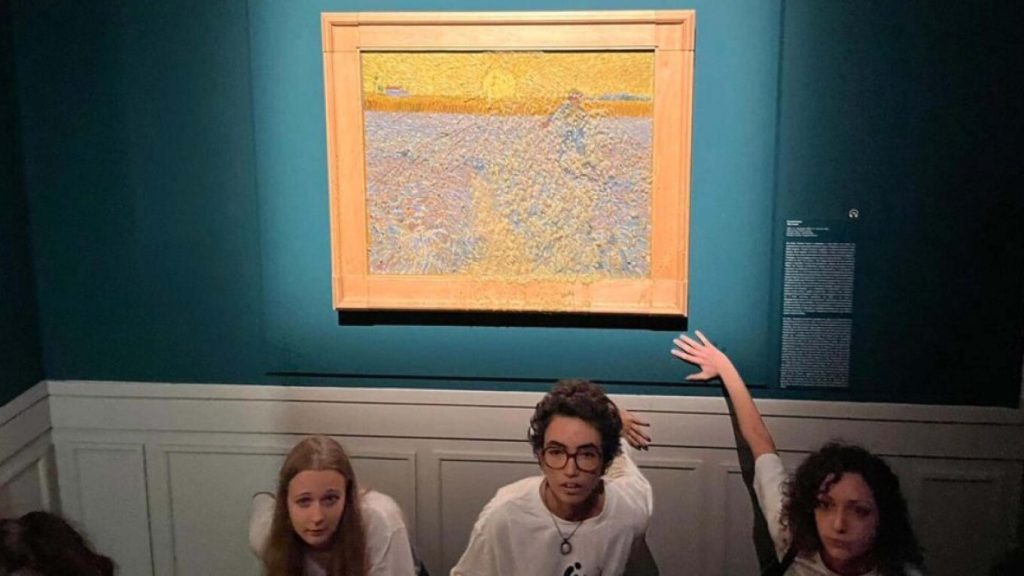 Νέος βανδαλισμός σε έργο τέχνης – Ακτιβιστές έριξαν σούπα σε έργο του Βαν Γκογκ (βίντεο)