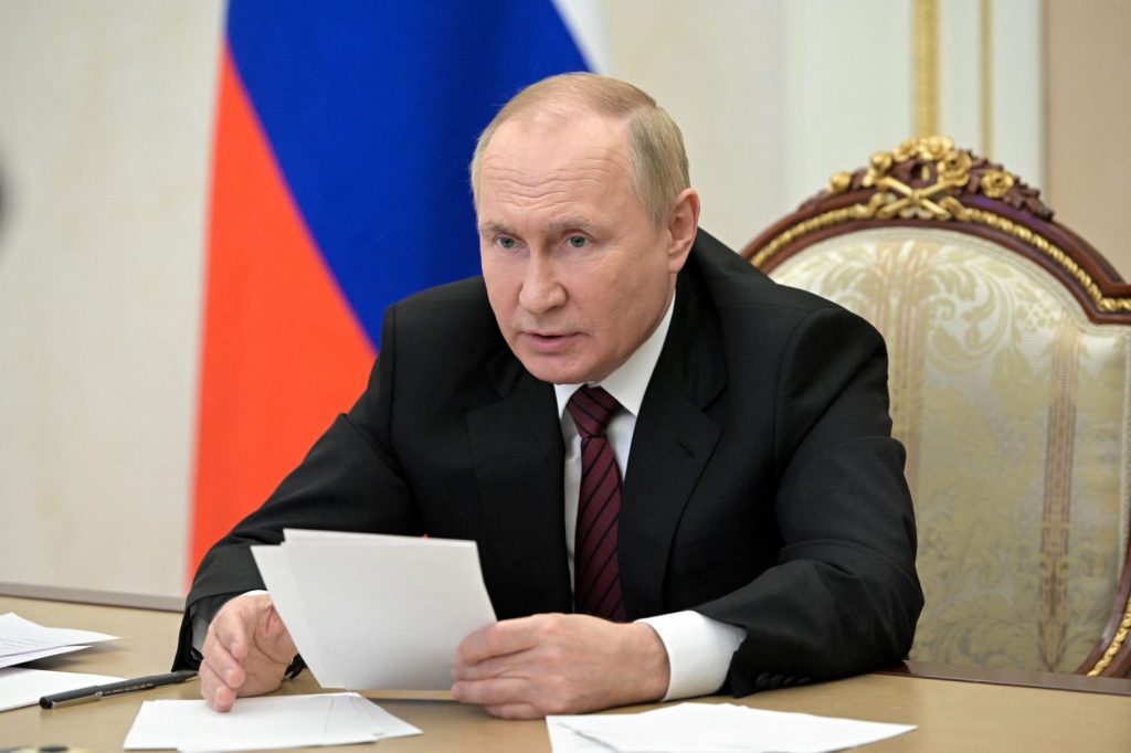 Ο Βλαντιμίρ Πούτιν καλεί τους αμάχους να εγκαταλείψουν τη Χερσώνα