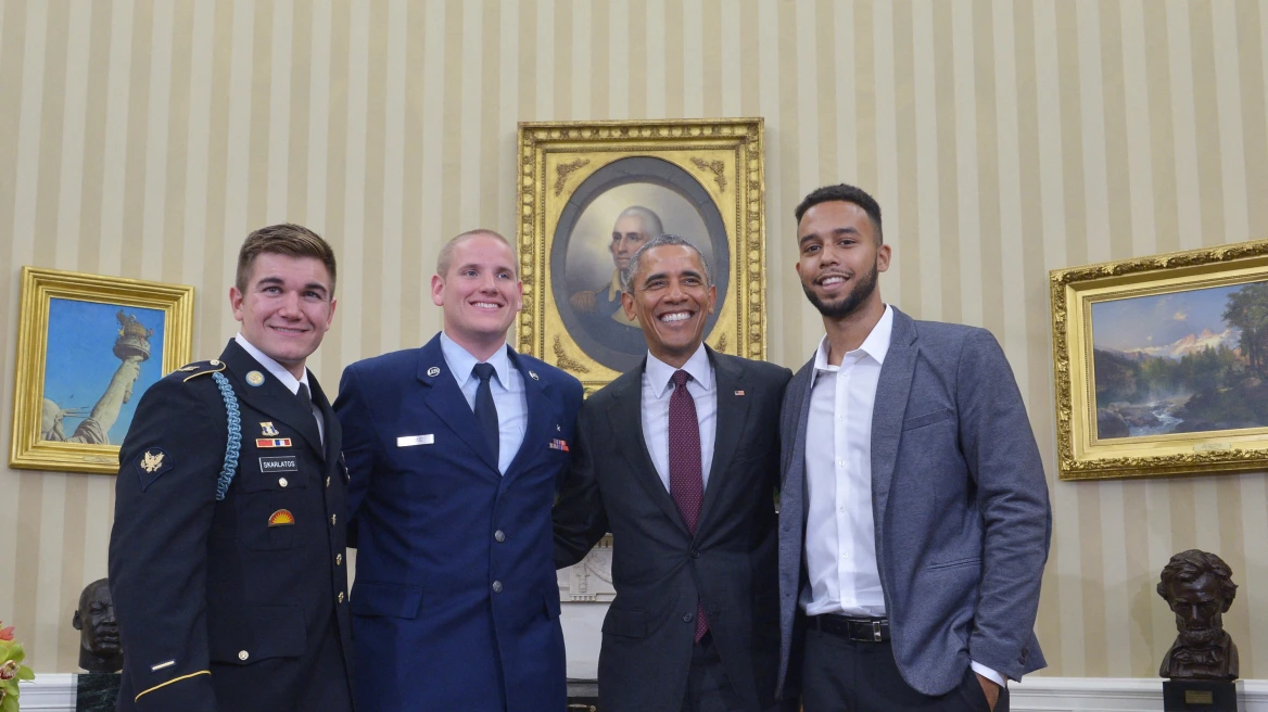Υποψήφιος με τους Ρεπουμπλικάνους ο Έλληνας ομογενής Άλεκ Σκαρλάτος που απέτρεψε τρομοκρατική ενέργεια στο Παρίσι