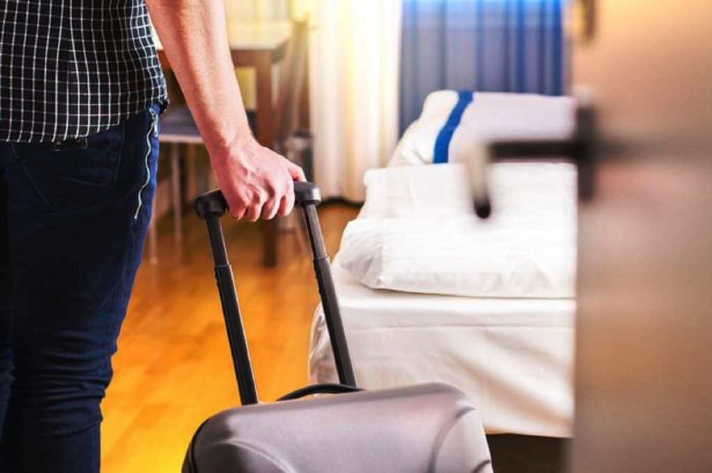 Για να μην έχεις τύψεις: Nα τι μπορείς και τι δεν μπορείς να πάρεις από το δωμάτιο του ξενοδοχείου σου φεύγοντας