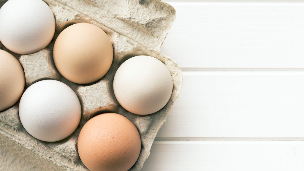 Τι δεν πρέπει ποτέ να κάνετε πριν βάλετε τα αυγά στο ψυγείο