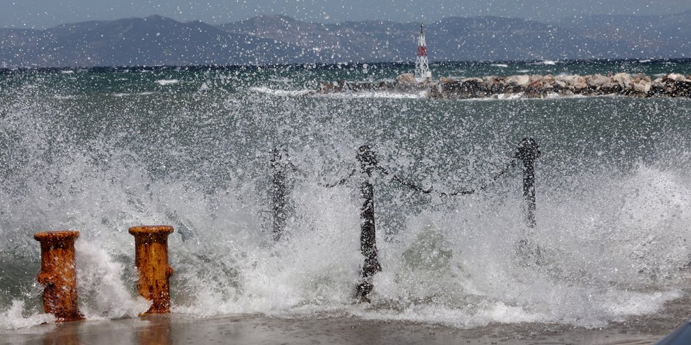 Κακοκαιρία: Aπαγόρευση απόπλου για ανοικτού τύπου πλοία από και προς την Κέρκυρα