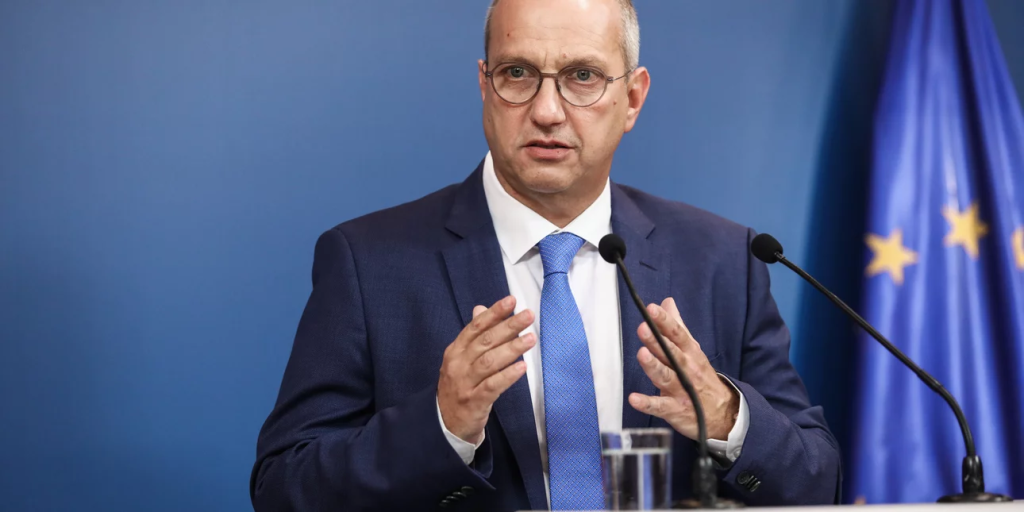 Γ.Οικονόμου: «Φαιδρά τα δημοσιεύματα ότι παρακολουθούμε τους υπουργούς της κυβέρνησης»