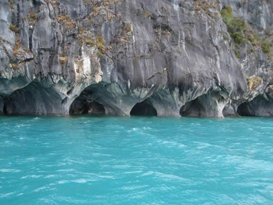 Εκπληκτικές σπηλιές από μάρμαρο που «μαγνητίζουν» τα βλέμματα (φωτο)