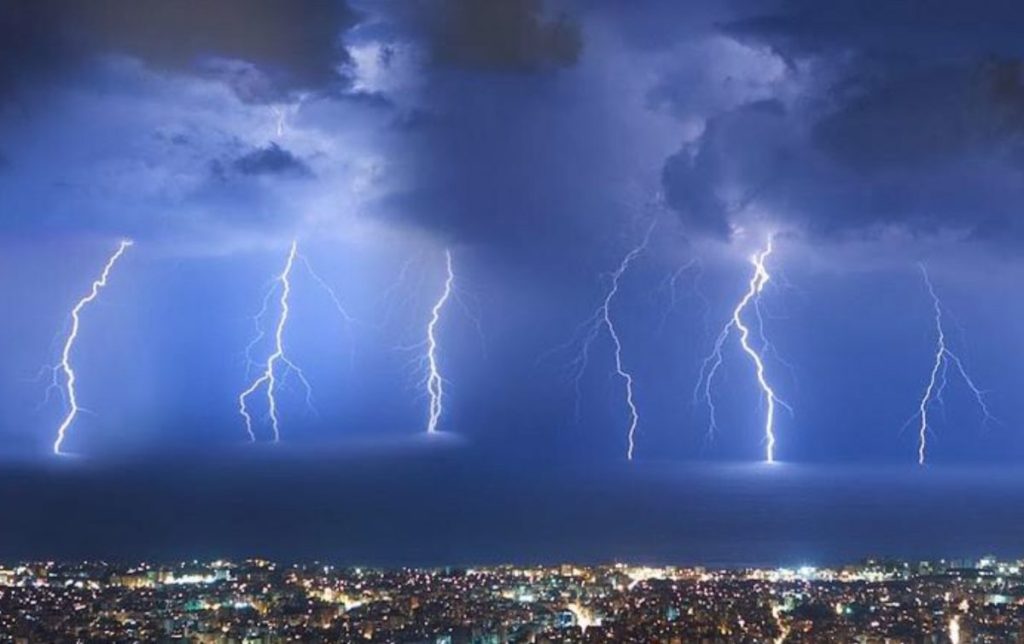 Κακοκαιρία «EVA»: 18.000 κεραυνοί έπεσαν στην Κεντρική και Ανατολική Μεσόγειο (φώτο-βίντεο)