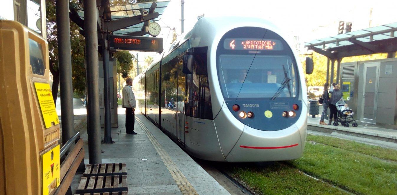 Καλαμάκι: Σύγκρουση ΙΧ με συρμό του τραμ