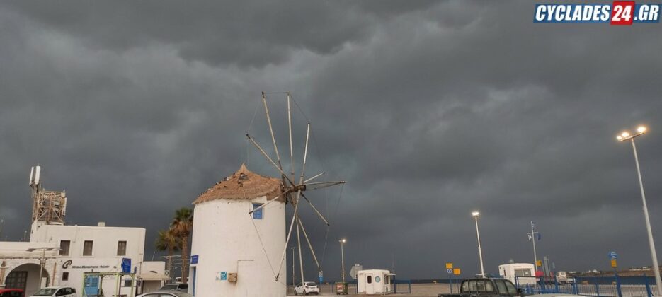 Κακοκαιρία «EVA»: Σε ποτάμια μετατράπηκαν οι δρόμοι στην Πάρο (βίντεο)