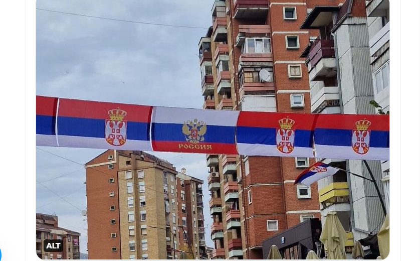 Σήκωσαν σημαίες της Ρωσίας και της Σερβίας στο Κόσοβο