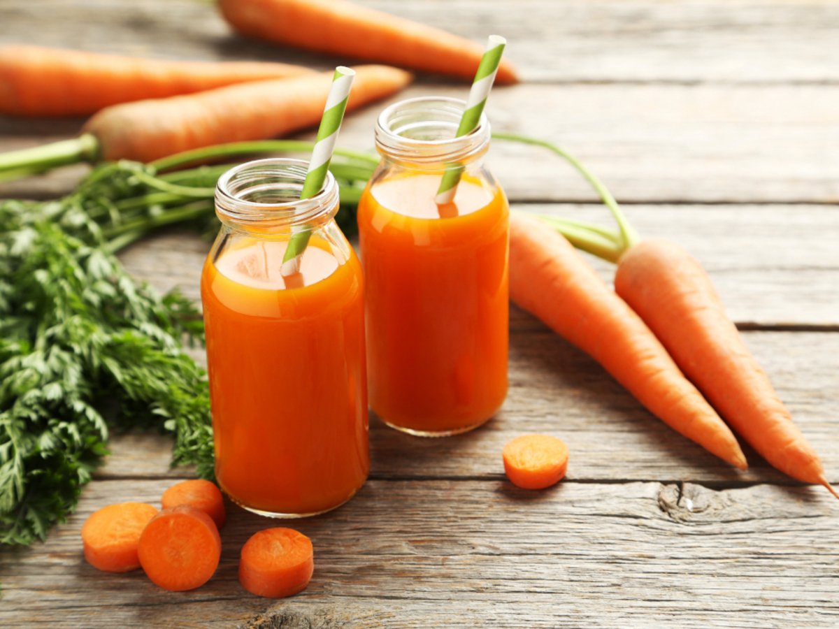 Θα θες να τον ξεκινήσεις άμεσα: Τα 7+1 «μαγικά» οφέλη που έχει για την υγεία ο χυμός καρότου
