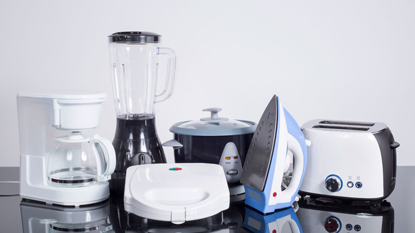 Κεφαλονιά: Συνταξιούχος επισκευάζει μικρές ηλεκτρικές συσκευές και τις χαρίζει σε όποιον τις χρειάζεται (φωτό)