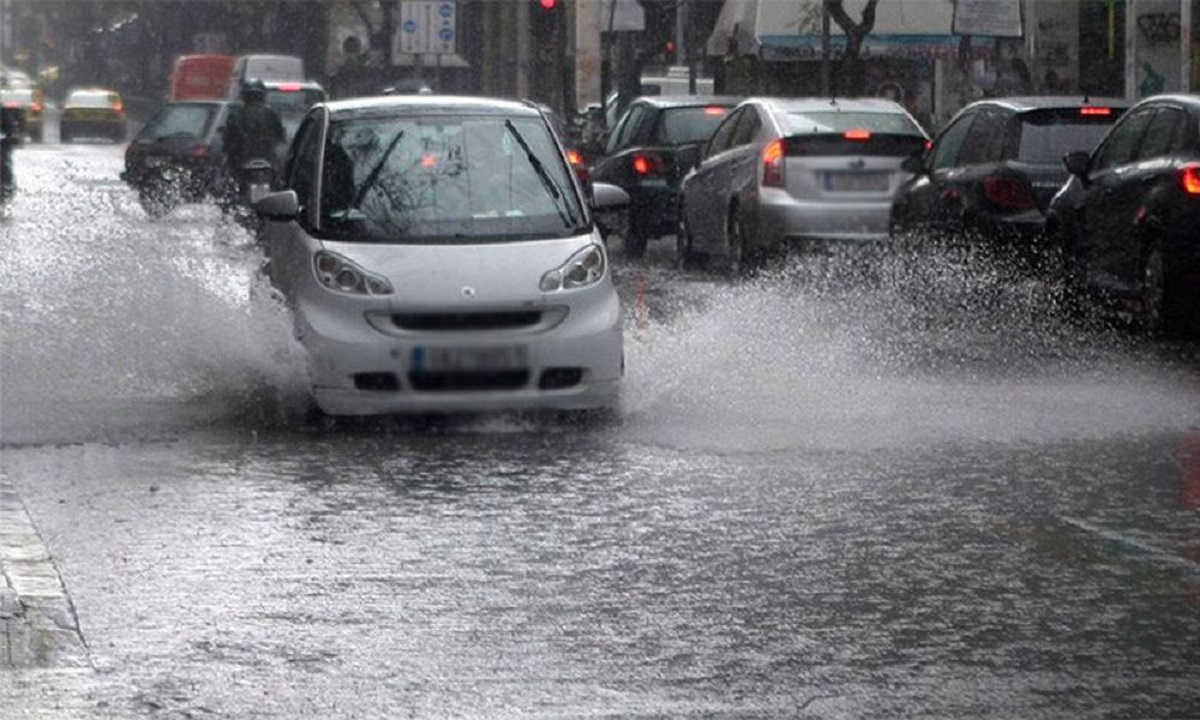 Μεγάλη προσοχή με την οδήγηση στη βροχή – Τι πρέπει να προσέξετε