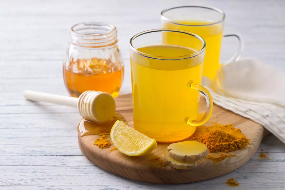Τελικά το τσάι με μέλι και λεμόνι μπορεί να καταπολεμήσει το κρυολόγημα;