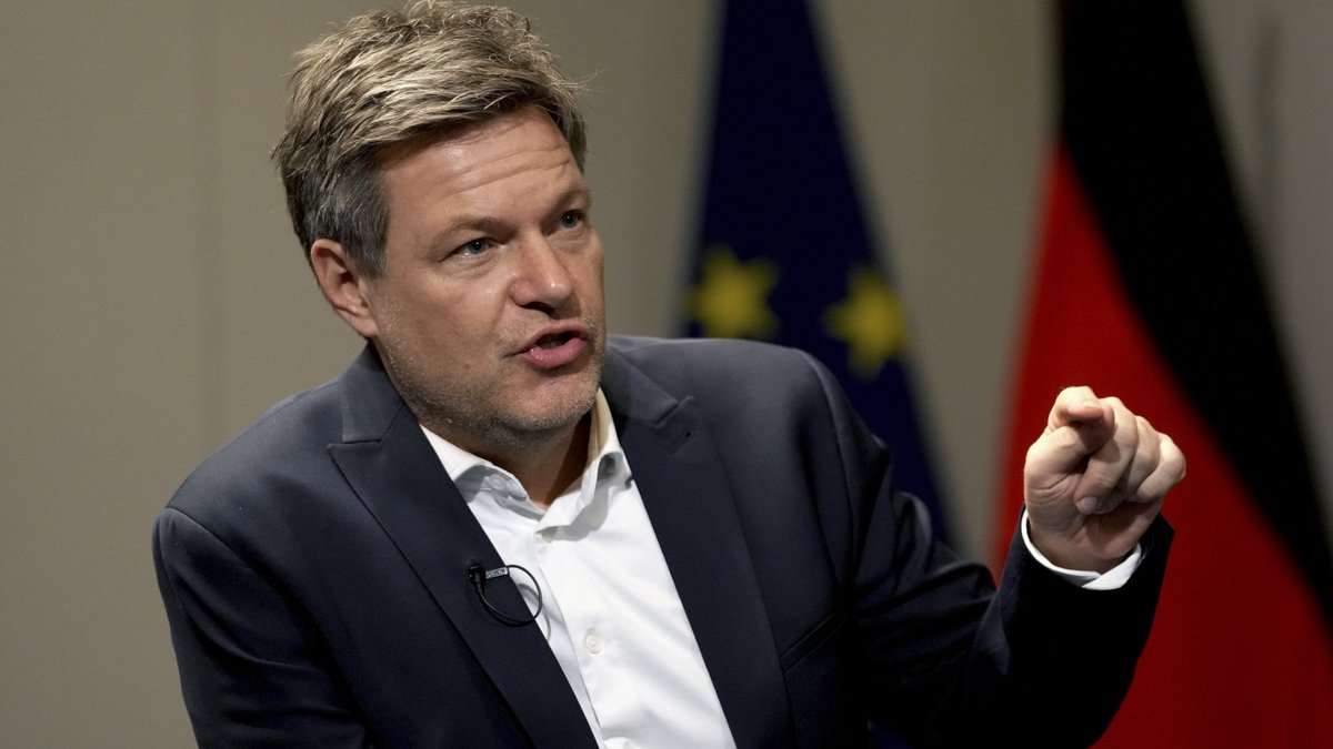 Γερμανία: Οι πολίτες θεωρούν «ακατάλληλο και ανεπαρκή» για τη θέση του υπ.Οικονομικών τον Ρόμπερτ Χάμπεκ