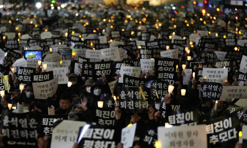 Νότια Κορέα: Ο πρόεδρος ζήτησε συγγνώμη για το ποδοπάτημα στην Σεούλ – «Θα λογοδοτήσουν οι υπεύθυνοι»