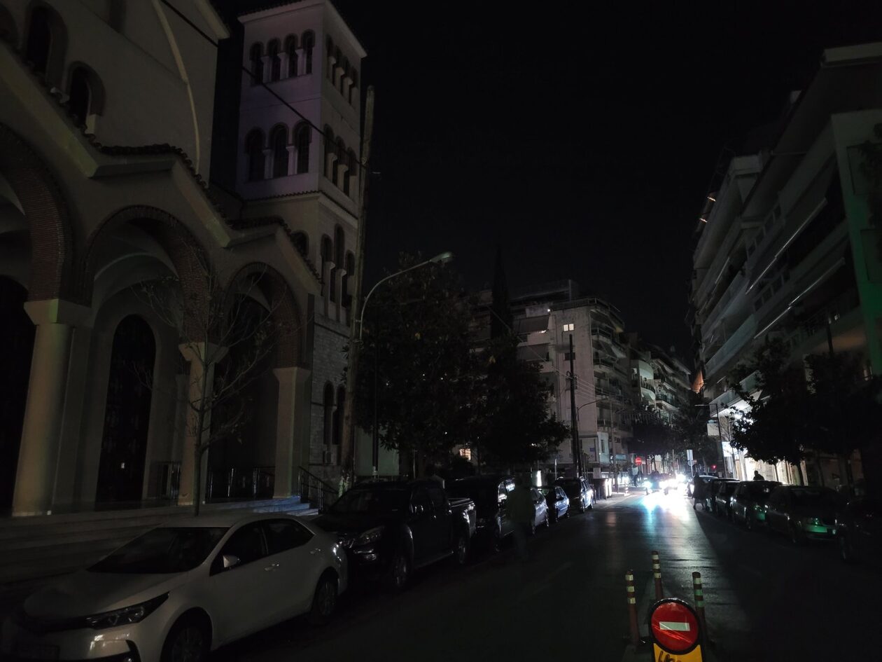 Στο σκοτάδι «βυθίστηκε» η Λάρισα – Μπλακ άουτ στη μισή πόλη (φώτο)