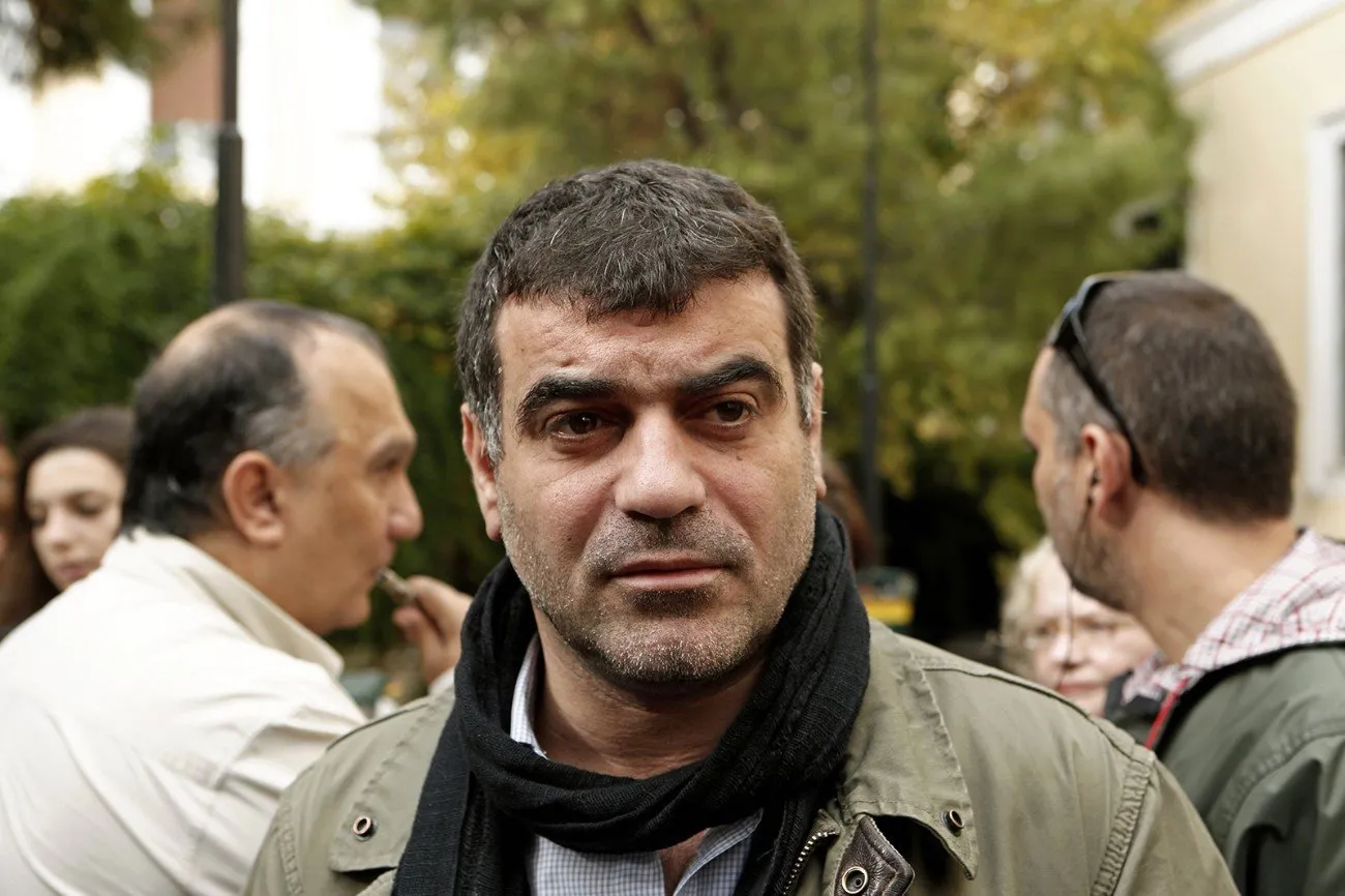 Σε «αναμμένα κάρβουνα» για τα στοιχεία που θα προσκομίσει ο Κ.Βαξεβάνης για το σκάνδαλο των υποκλοπών