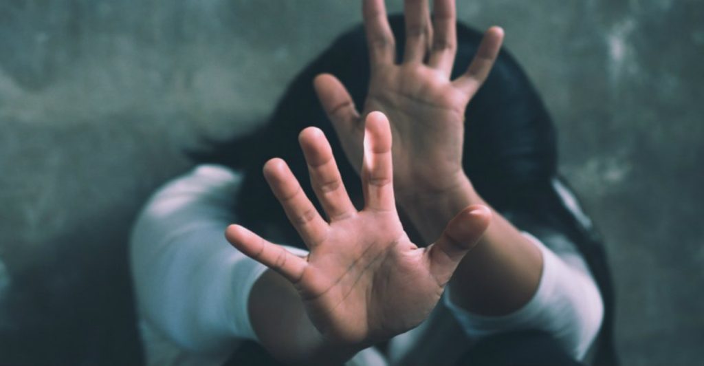 Νίκαια – 20χρονη: «Το πρόσωπό μου είναι πρησμένο από τα χτυπήματα – Δεν μπορώ ούτε να φάω»