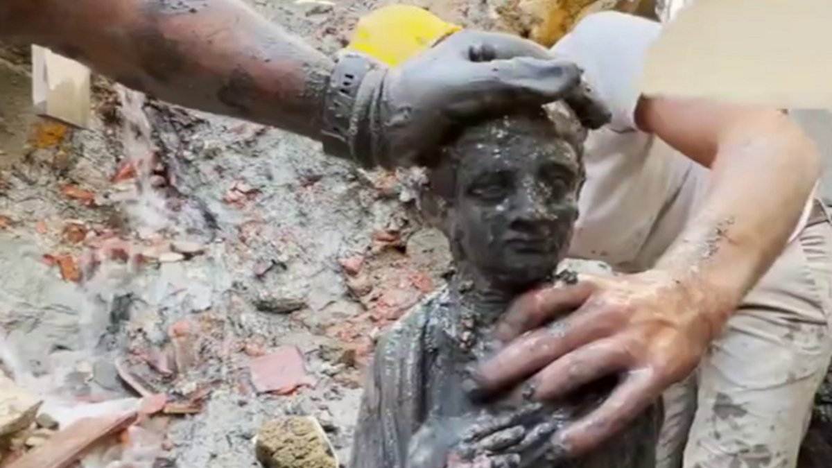 Ιταλία: Εντοπίστηκαν 24 μπρούντζινα ρωμαϊκά και ετρουσκικά αγάλματα σε άριστη κατάσταση