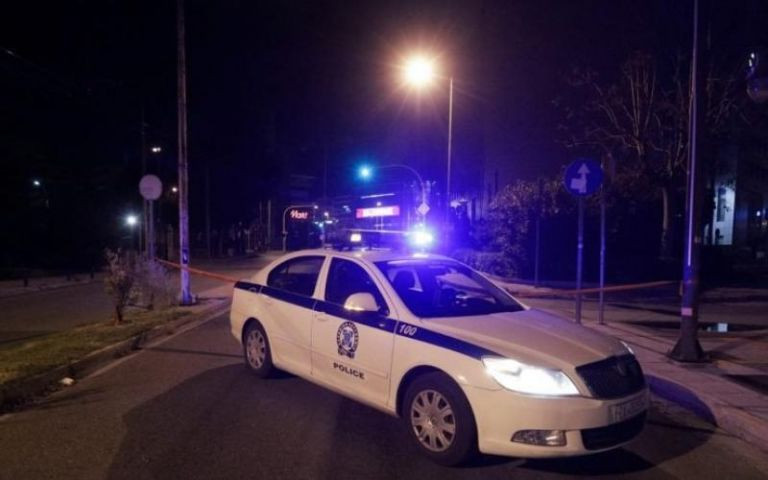Θεσσαλονίκη: Χειροπέδες σε διακινητής που προσπάθησε να ξεφύγει και τράκαρε σε κολώνα