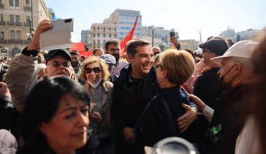 Στην πορεία για την απεργία ο Αλέξης Τσίπρας και ο Νίκος Ανδρουλάκης (φώτο)