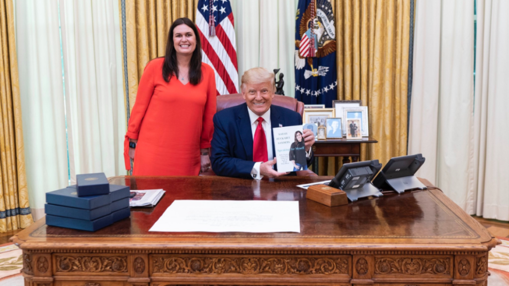 Ενδιάμεσες εκλογές – ΗΠΑ: Η Σάρα Σάντερς εκλέγεται κυβερνήτρια του Άρκανσο (φώτο)