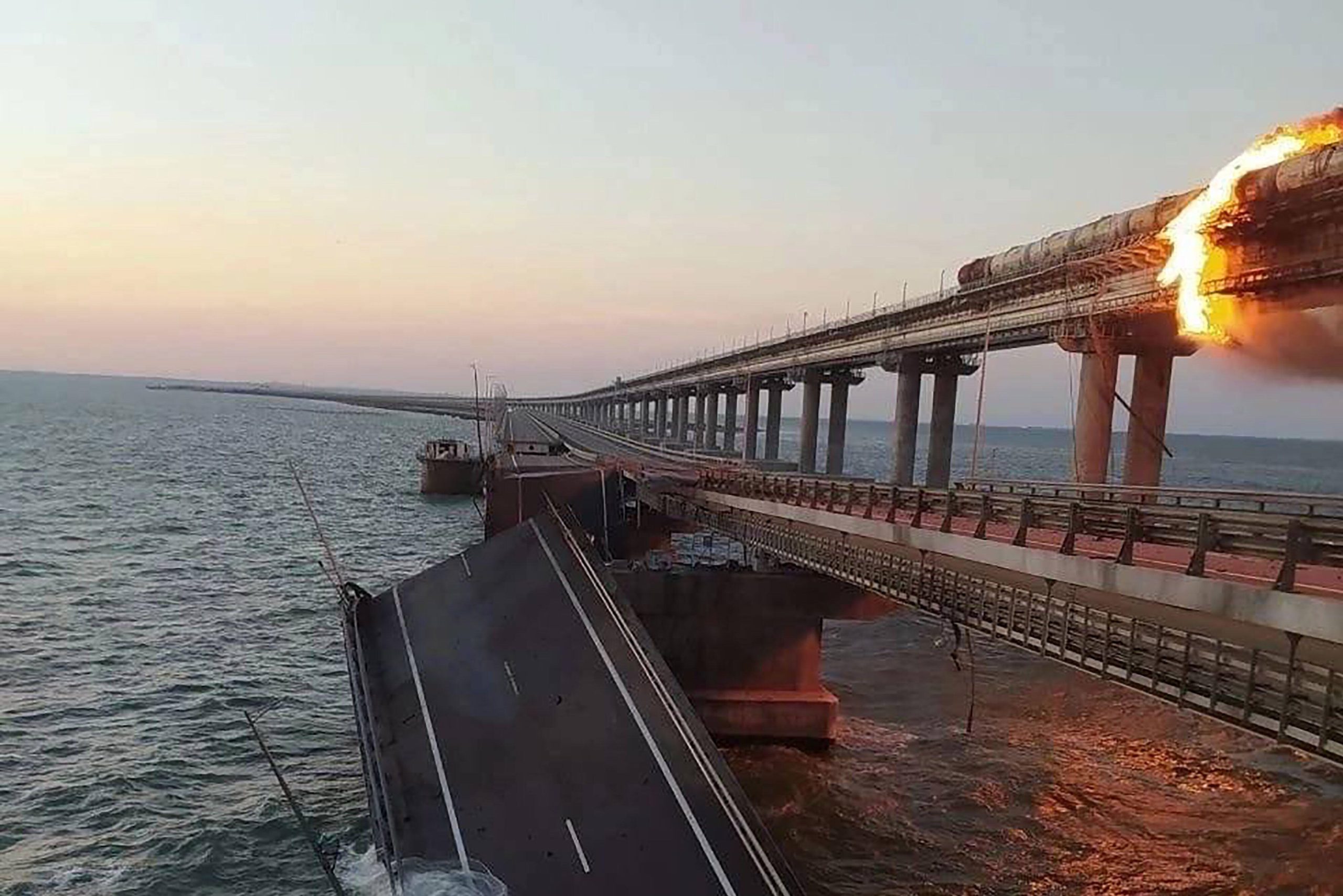 Βίντεο: Προχωράει με γρήγορους ρυθμούς η αποκατάσταση των ζημιών στην γέφυρα της Κριμαίας