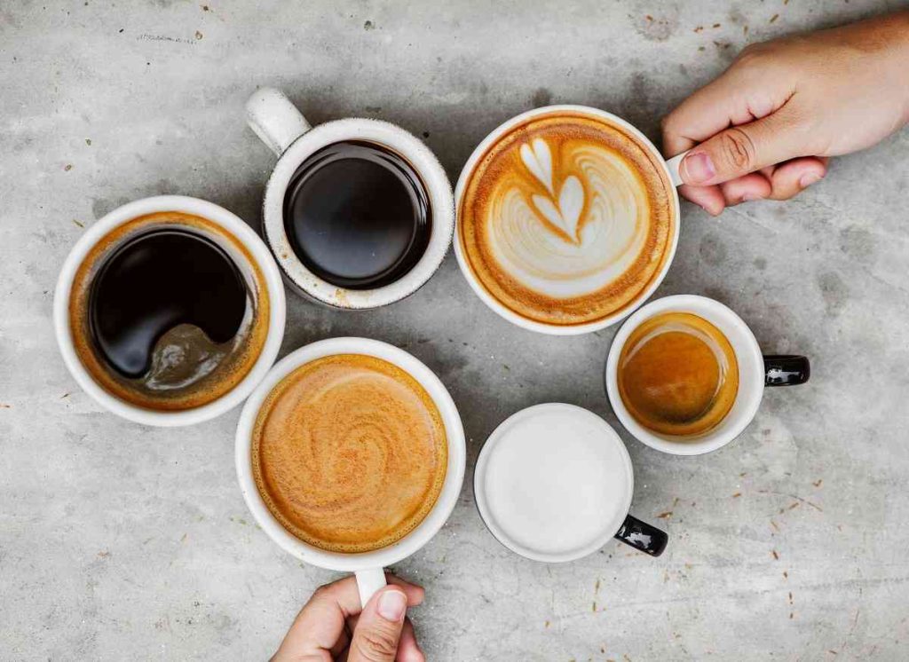 Πίνετε καφέ το πρωί με «άδειο» στομάχι; – Δείτε γιατί πρέπει να το σταματήσετε