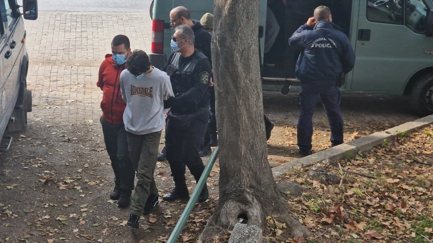 Στο Δικαστικό Μέγαρο Θεσσαλονίκης αυτή την ώρα οι οκτώ συλληφθέντες των σοβαρών επεισοδίων