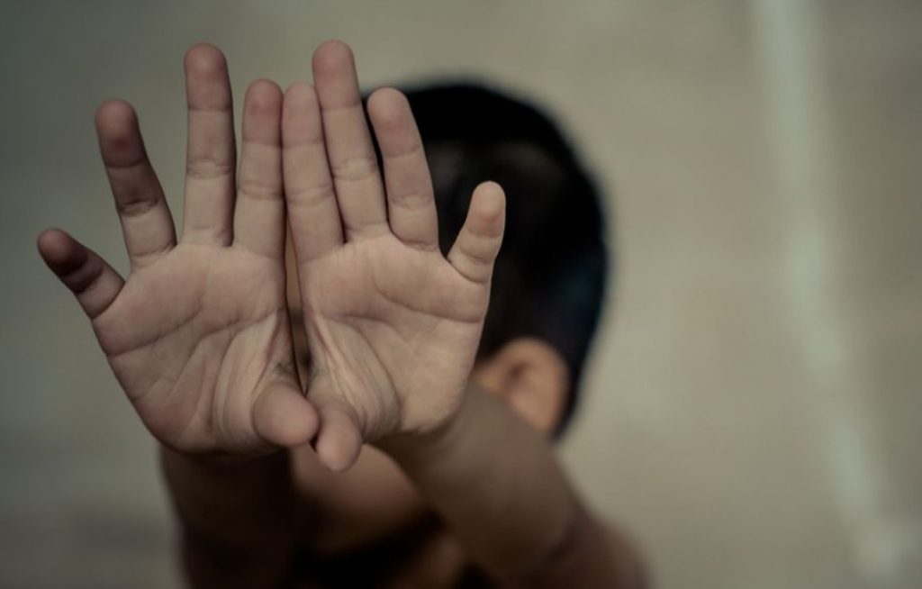 Λαύριο: Χειροπέδες σε 47χρονο για ασέλγεια σε βάρος του ανήλικου ανιψιού του