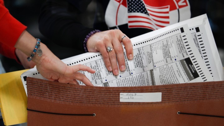 Ενδιάμεσες εκλογές στις ΗΠΑ: Πολιτικός επανεξελέγη παρότι νεκρός