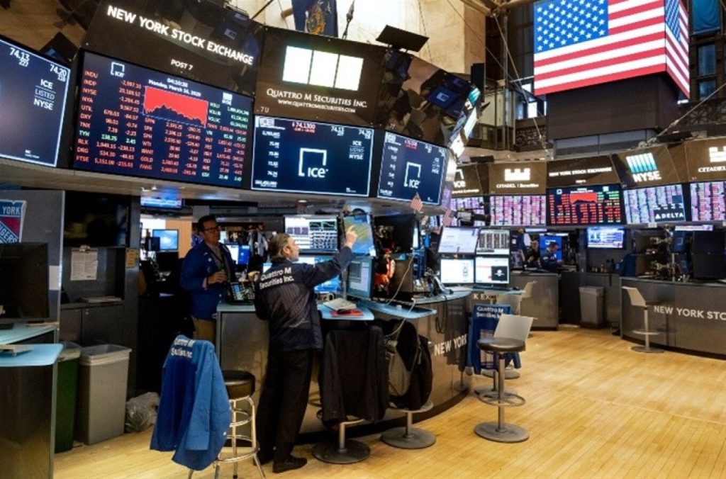 Πρωτοφανές ράλι ανόδου στη Wall Street – Στις 33.000 μονάδες ο Dow Jones
